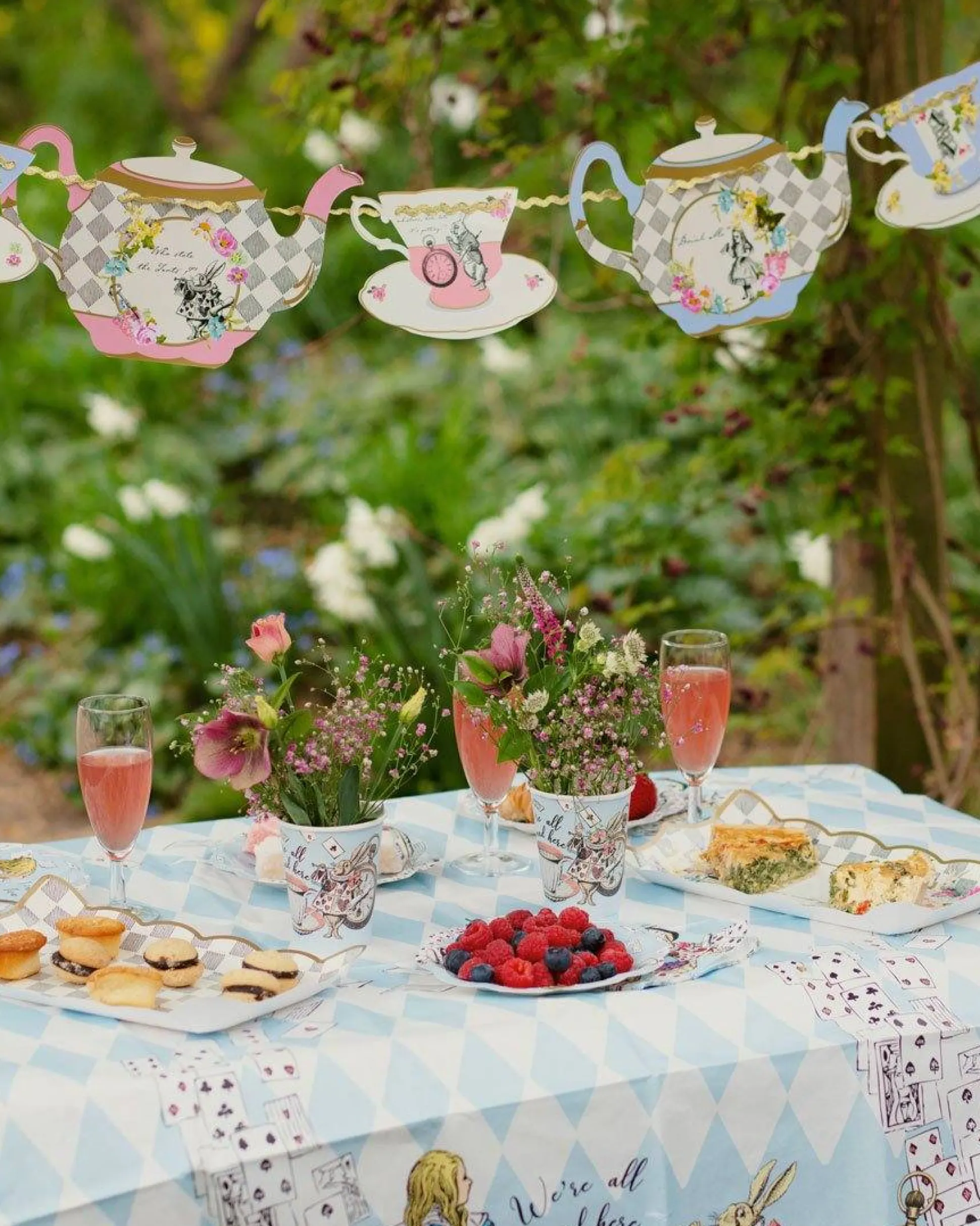 Alice in Wonderland Paper Cups 8ct