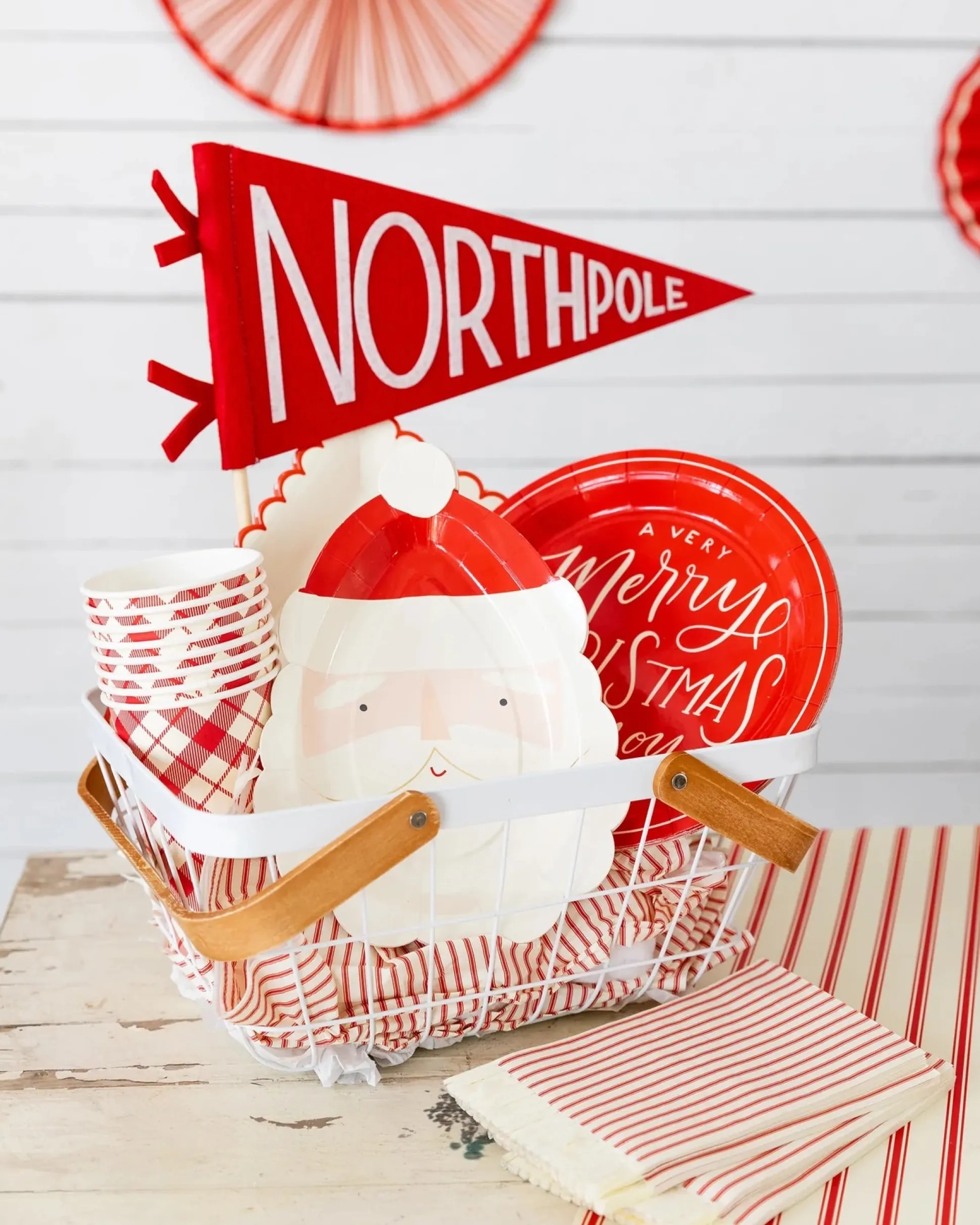 A Very Merry Christmas Lunch Plates 8ct