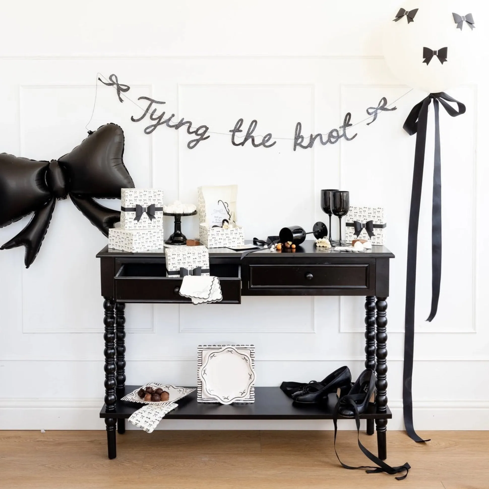 Black Bow Guest Towels 24ct