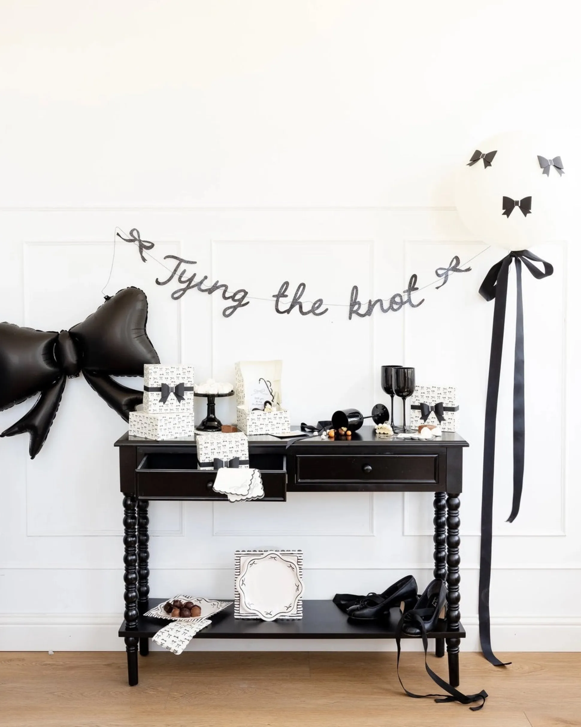 Black Bow Pattern Guest Towels 24ct