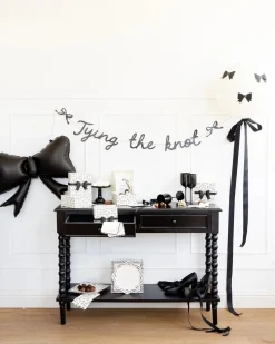 Black Bow Scalloped Lunch Plates 8ct