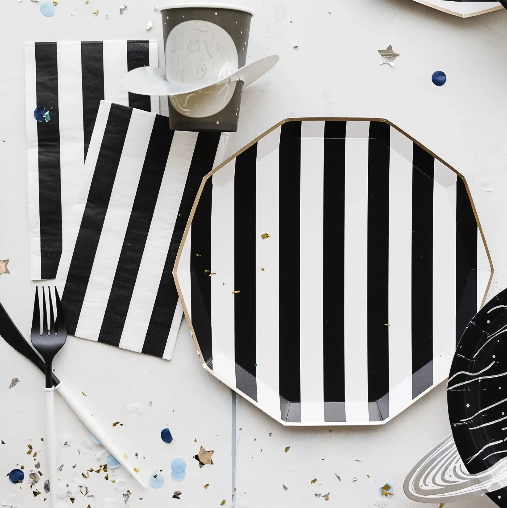 Black Noir Cabana Striped Dinner Plates 8ct