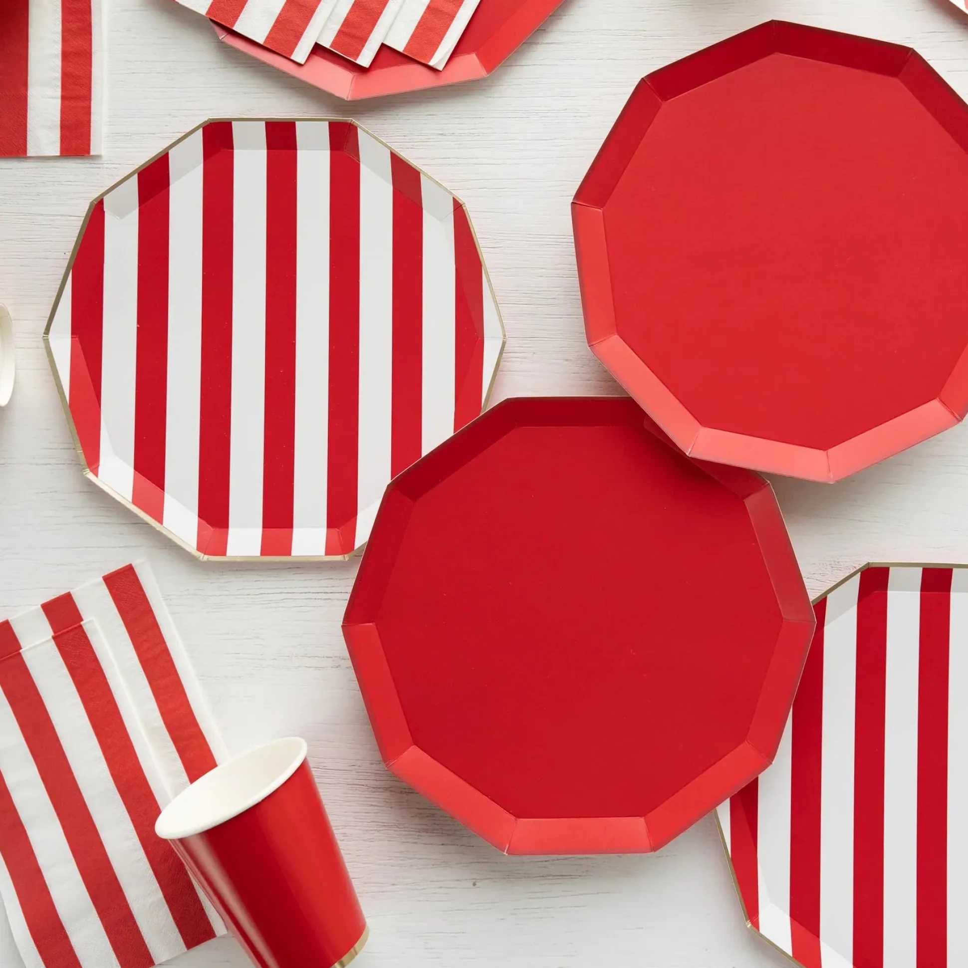 Cherry Red Cabana Striped Dinner Plates 8ct