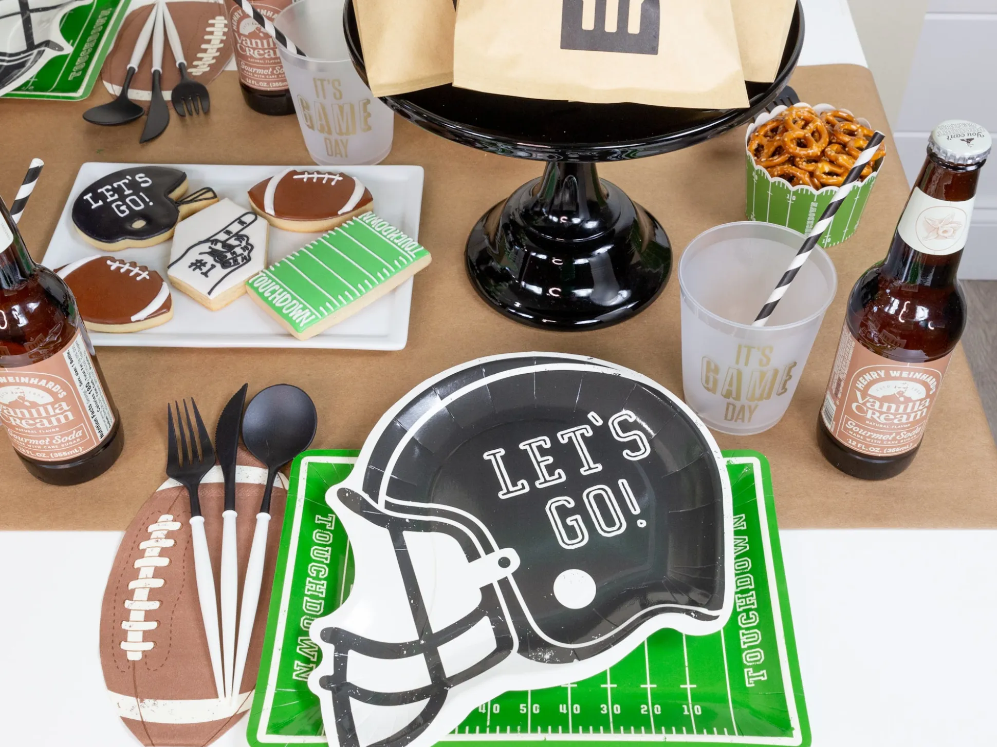 Football Field Lunch Plates 8ct