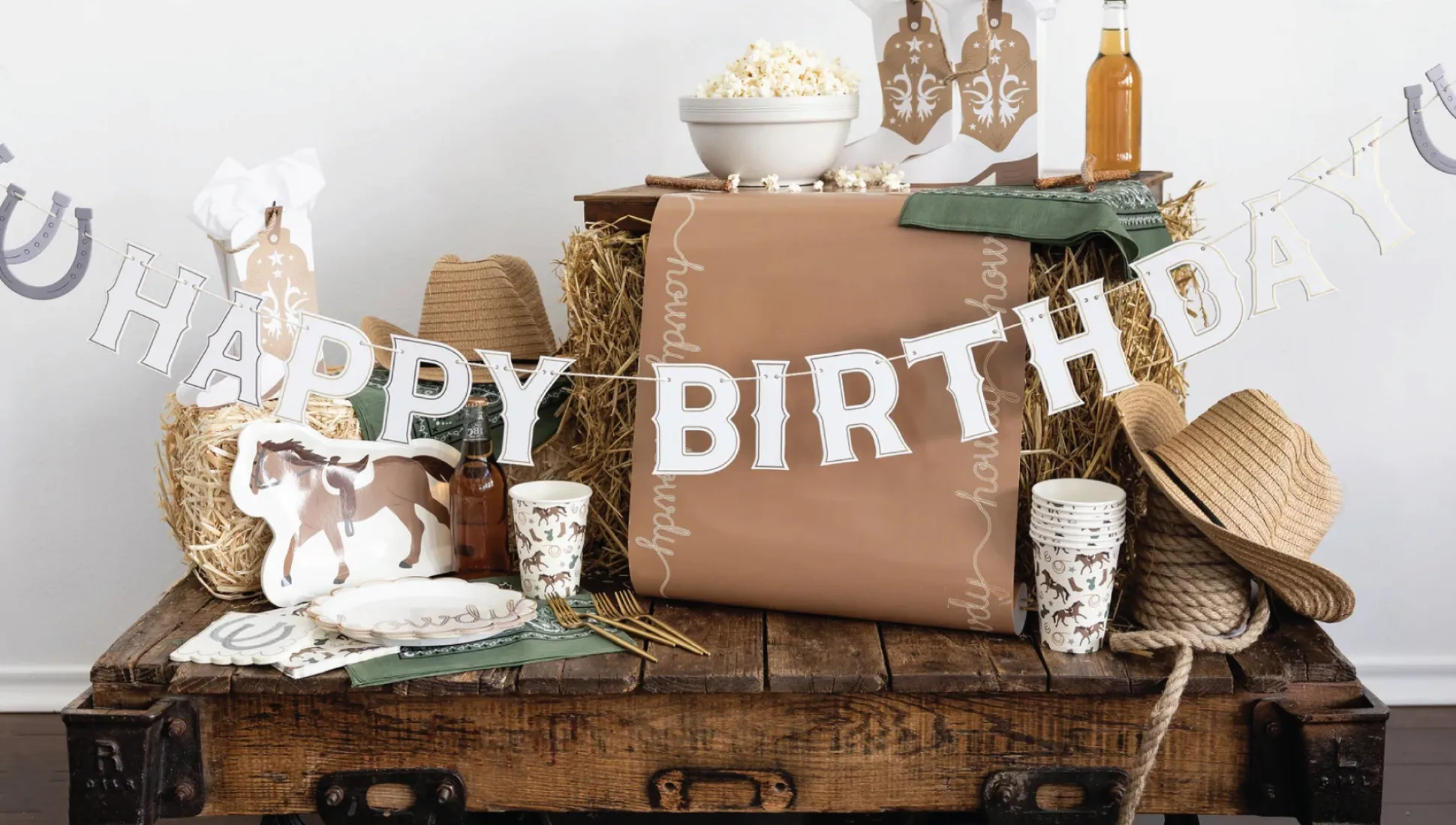 Howdy Paper Table Runner 10ft