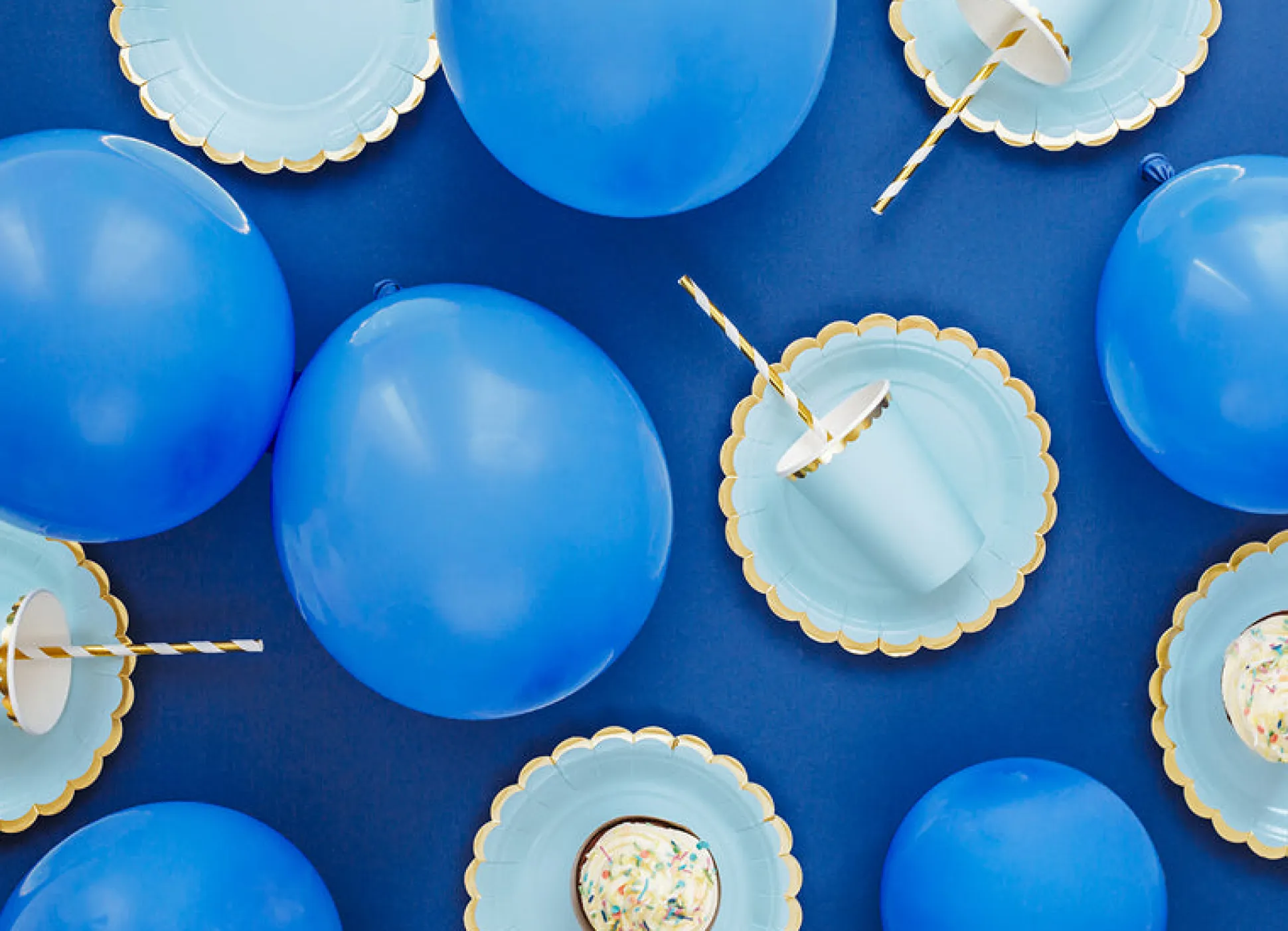 Light Blue & Gold Scalloped Dessert Plates 6ct