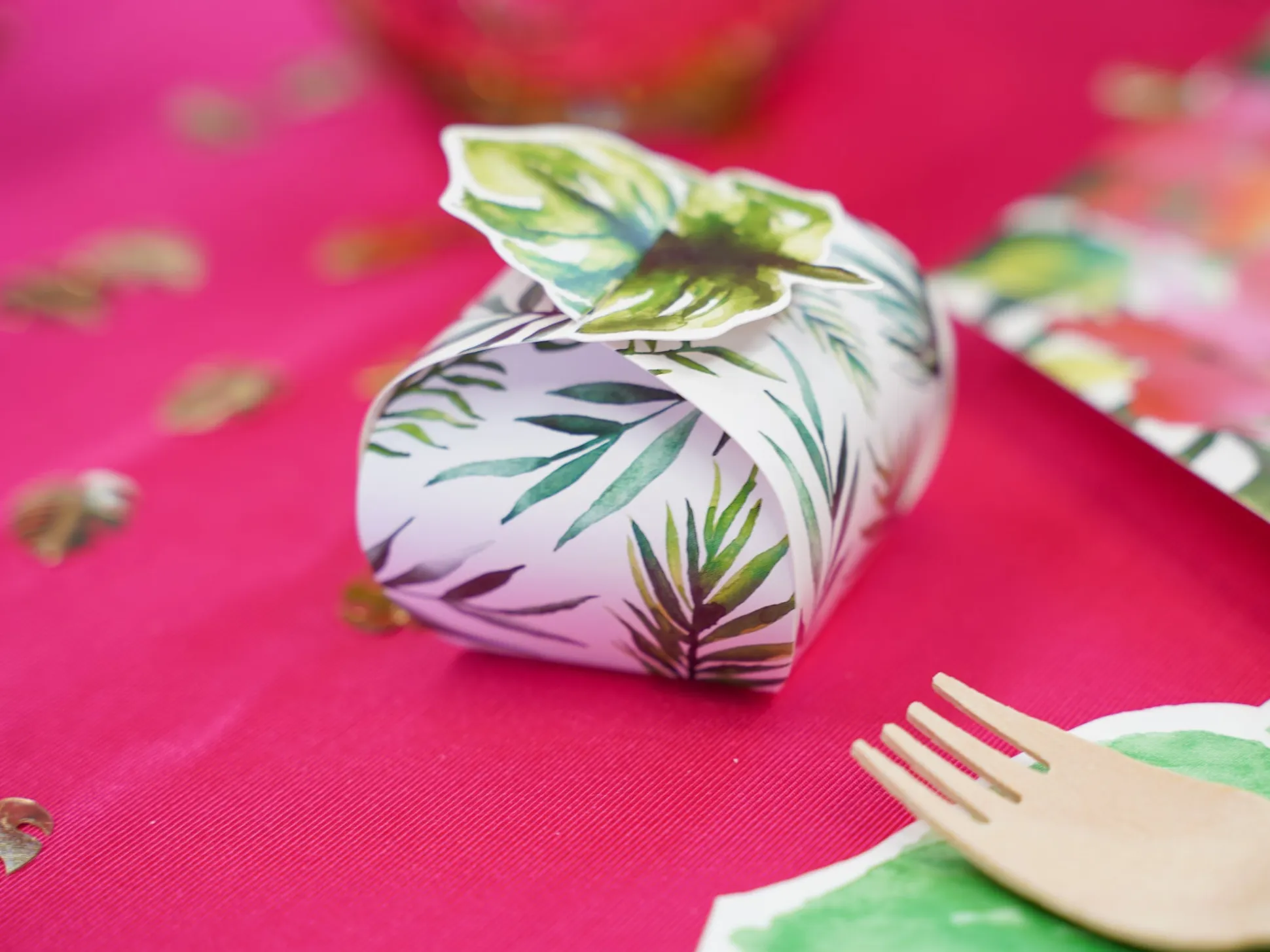 Mini Tropical Palm Leaf Favor Boxes 10ct