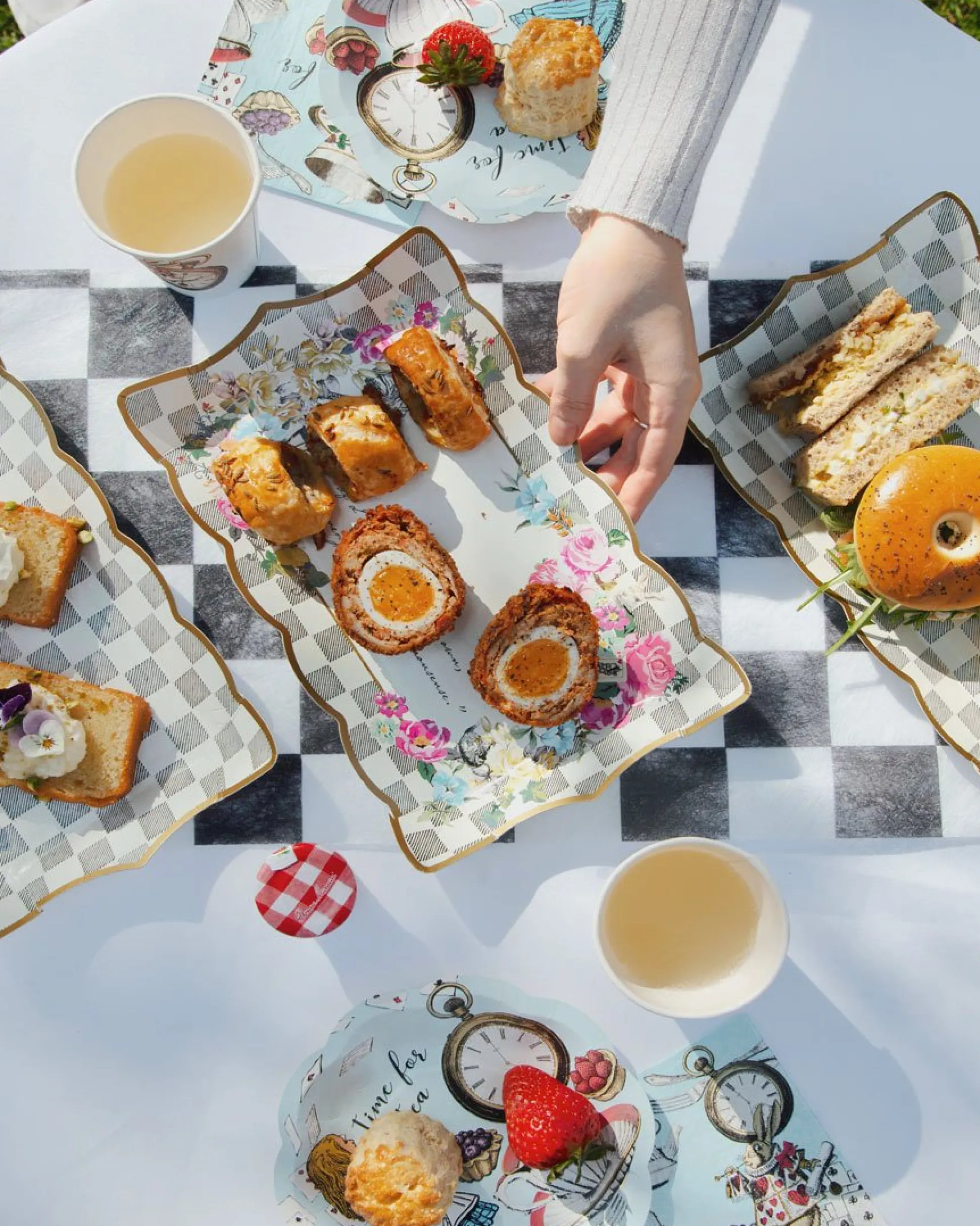 Rectangular Alice in Wonderland Platters 4ct