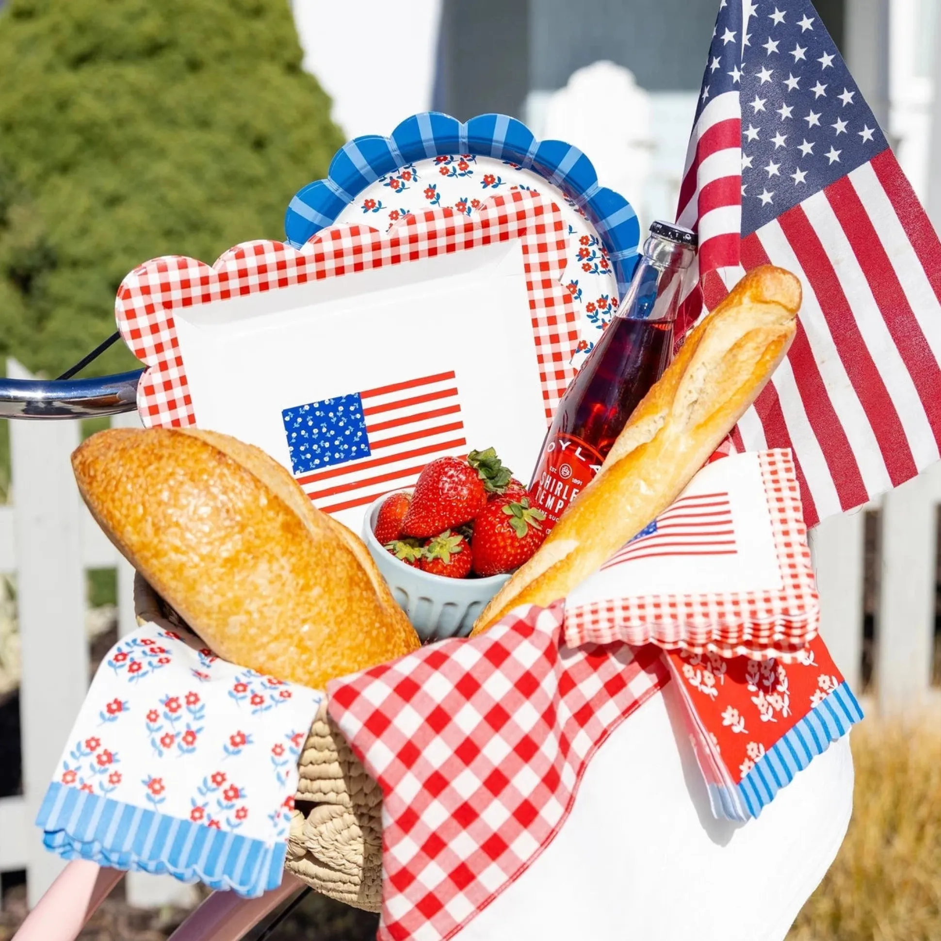 Red Gingham Flag Dinner Plates 8ct