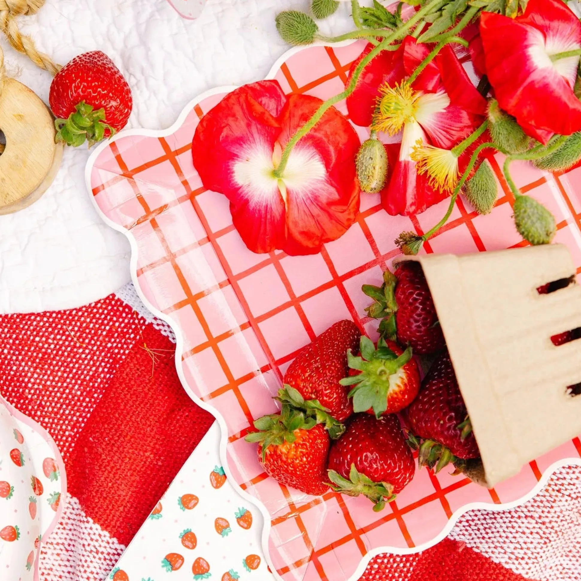 Red & Pink Grid Scalloped Dessert Napkins 24ct
