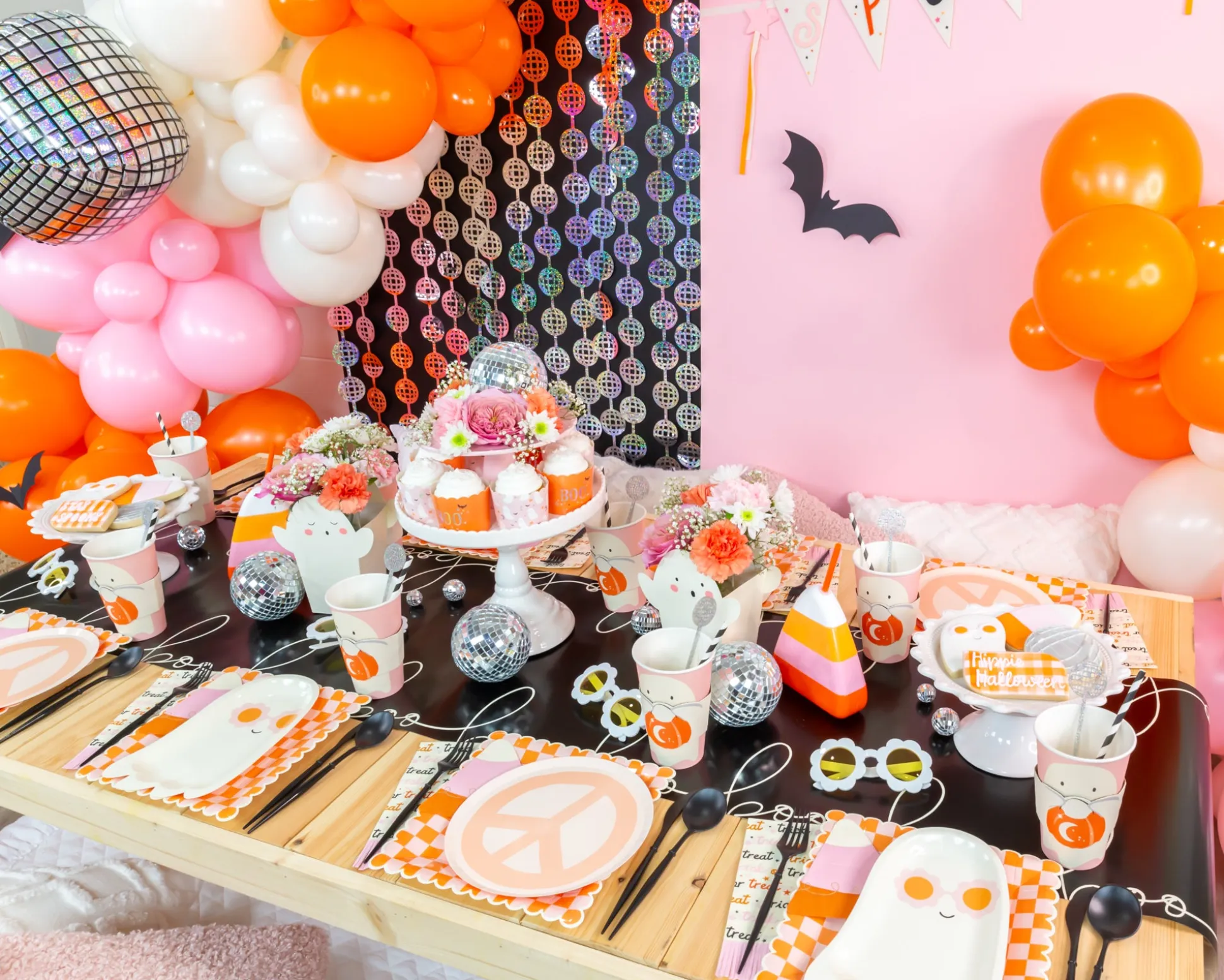 Spooky Cute Ghost Coffee Cups & Lids 8ct