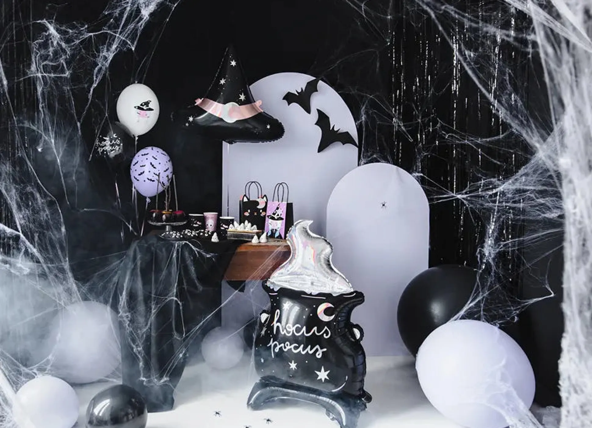Standing Hocus Pocus Cauldron Balloon 31.5in