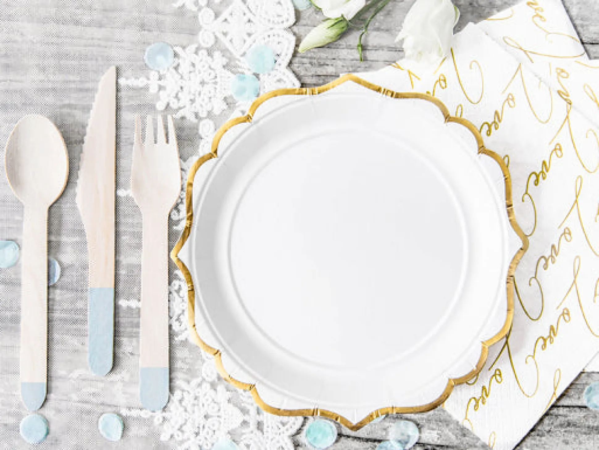 White Gold-Trimmed Scalloped Dessert Plates 6ct
