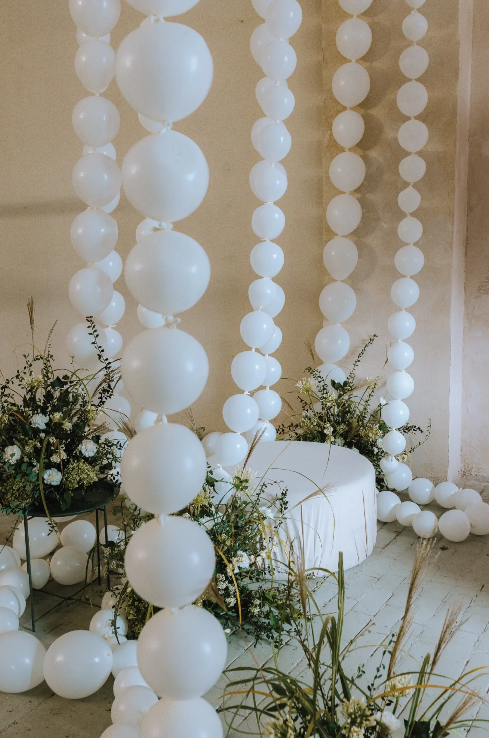 White Linking Latex Balloons 20ct