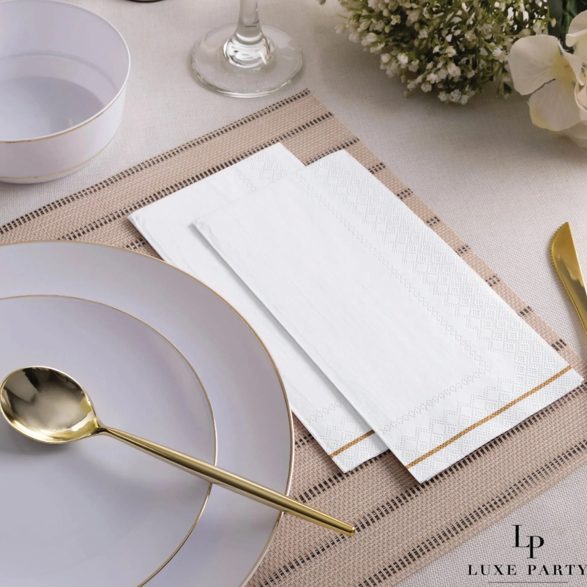 White with Gold Stripe Guest Towels 16ct